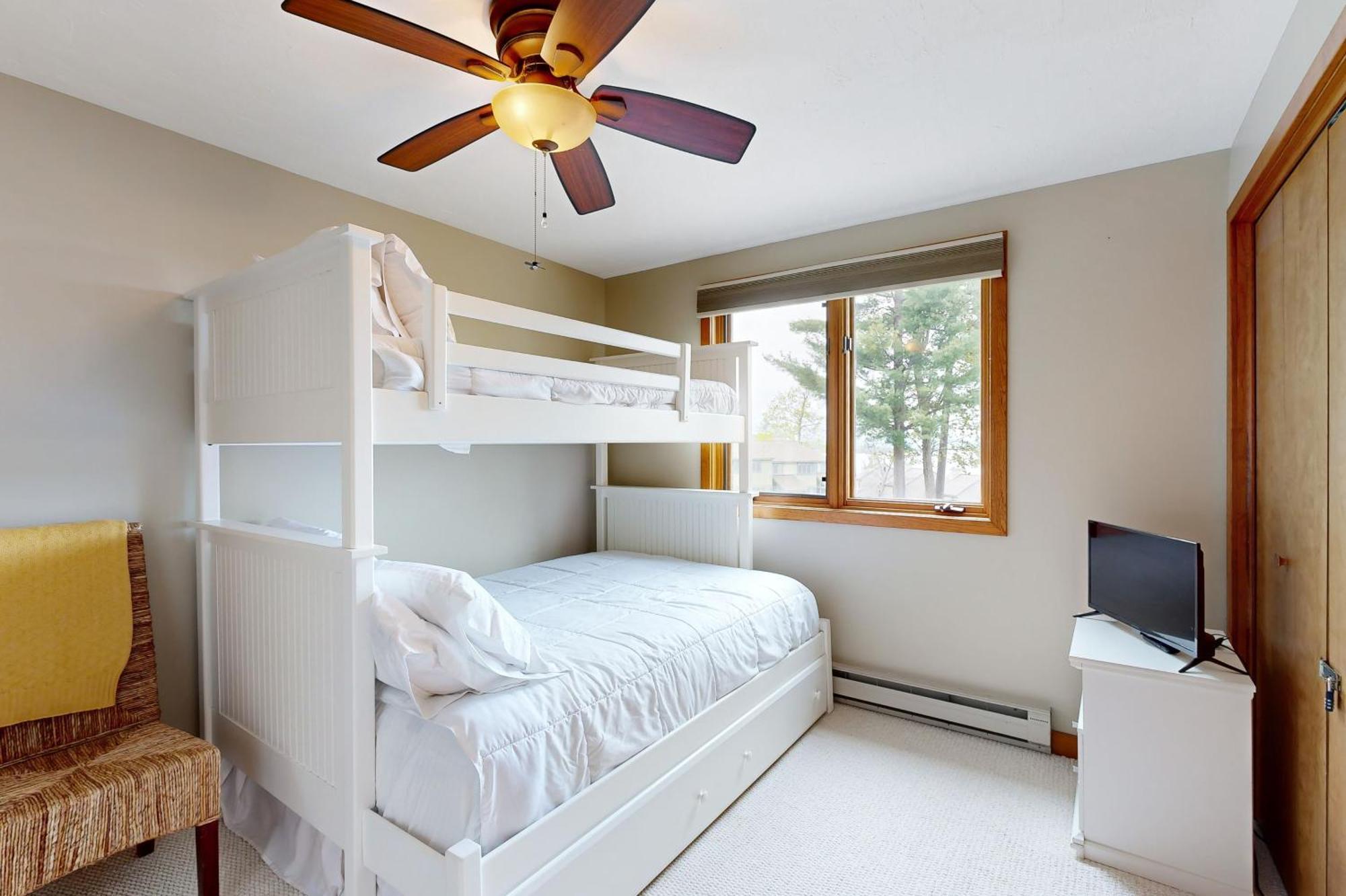 Samoset Condo On Lake Winnipesaukee Gilford Room photo